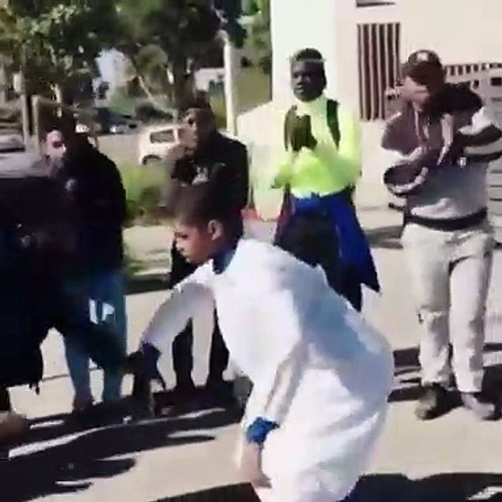 "CASSER LA DÉMARCHE COMME MARINE LE PEN", LA NOUVELLE DANSE DE L'ÉTÉ LOLLaDoffamily