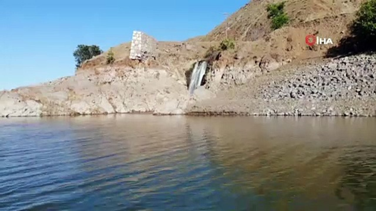Konakalmaz Şelalesi, karların erimesiyle adeta coştu