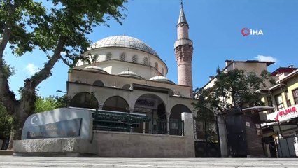 Kalacak yeri olmadığı için sığındığı camide mahsur kaldı