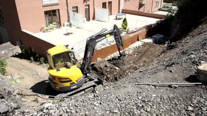 Plusieurs années après son effondrement, la rue de Meez, à Dinant, enfin réparée.