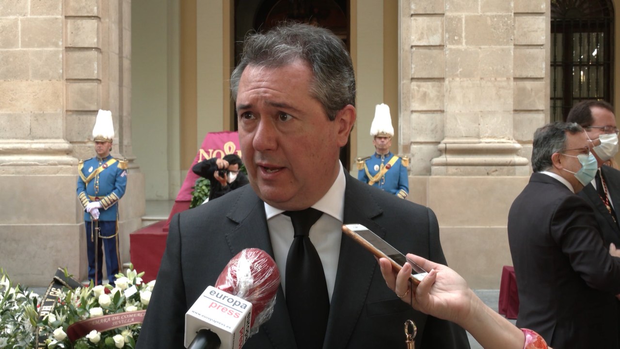 Espadas ve "sentido y de corazón" el homenaje a víctimas de Covid-19