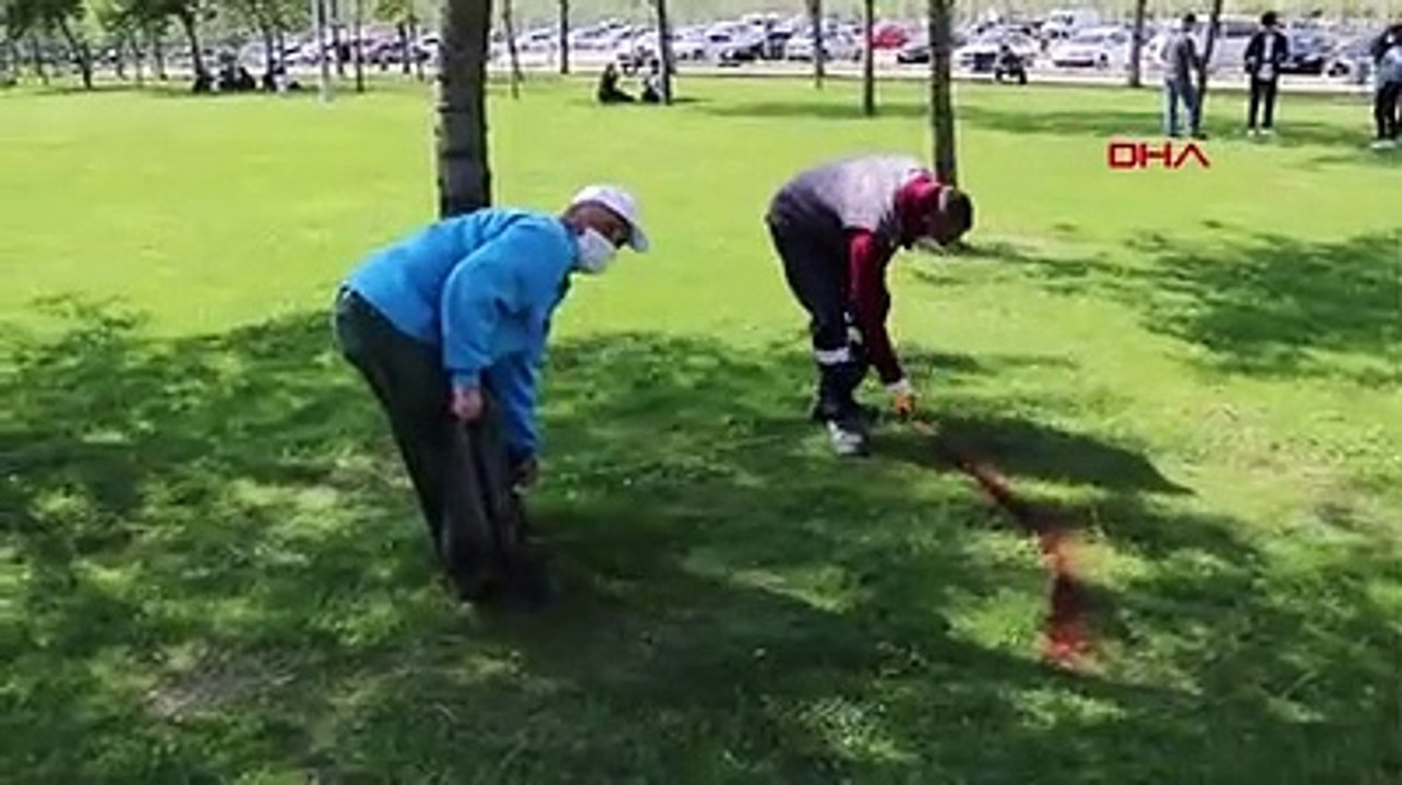 Kocaeli'de parklarda sosyal mesafe alanları oluşturuluyor