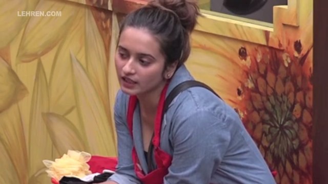 Bigg Boss Marathi 2 Shivani Surve Locks Abhijeet Bichukale In The Bathroom