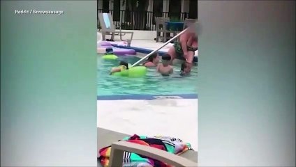 Elle se rase les jambes dans la piscine d'un Motel... Moche