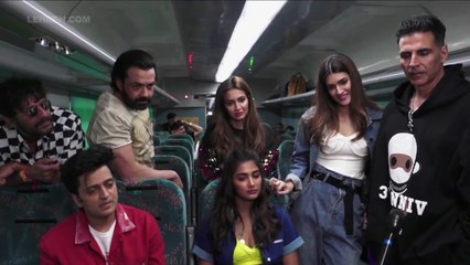 Akshay Kumar And Riteish Deshmukh FUNNY Banter INSIDE Train