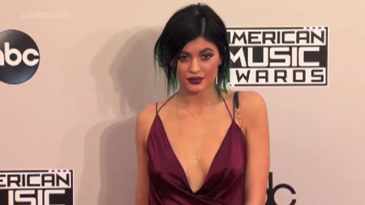 Kylie Jenner CAN SING And Fans Can't Believe It!