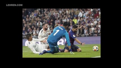 Raphael Varane Gets A Gruesome Knee Injury After Getting Dumped In El Clasico