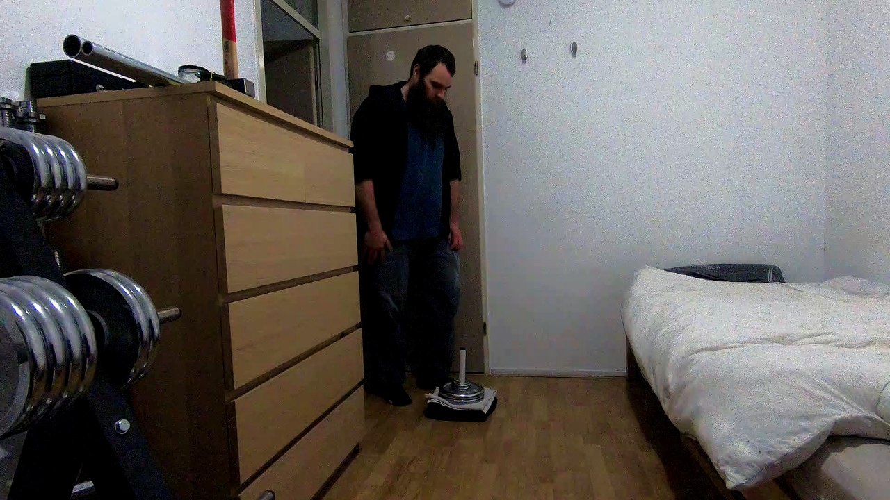 11,19 KG vertical bar lateral pinch grip lift and hold with the right hand