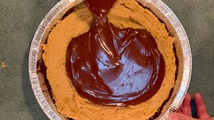 You only need five ingredients to make this giant Reese's cup at home