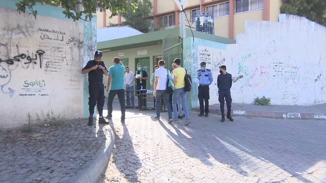 وسط اجراءات احترازية من كورونا..78 الف طالب يؤدون امتحانات الثانوية بالضفة الغربية
