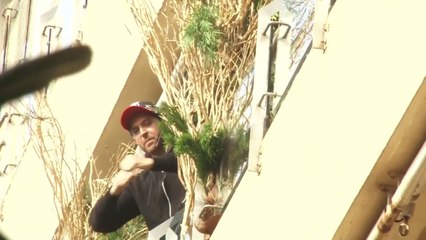 Hrithik Roshan Greets Fans With A Smile And Wave On His Birthday