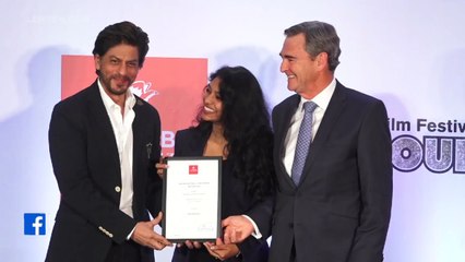 Shah Rukh Khan Helping A Student Wear Coat Is Too Cute