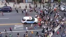 Mort de George Floyd - Les images glaçantes de voitures de police qui foncent sur la foule à New York alors que des manifestants bloquent les rues