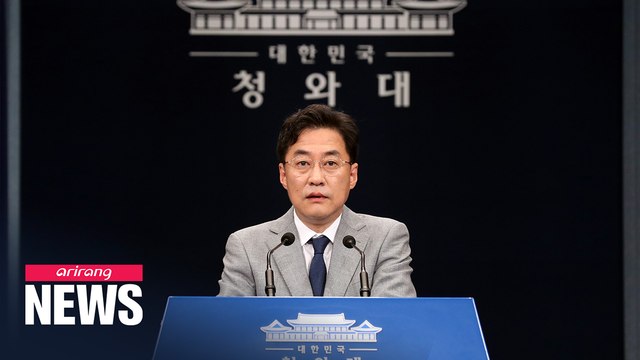 President Moon replaces seven Blue House secretaries