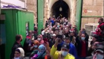 - Mescid-i Aksa 2 ay sonra yeniden ibadete açıldı- Filistinliler, sabah namazını kılmak için Mescid-i Aksa'ya akın etti