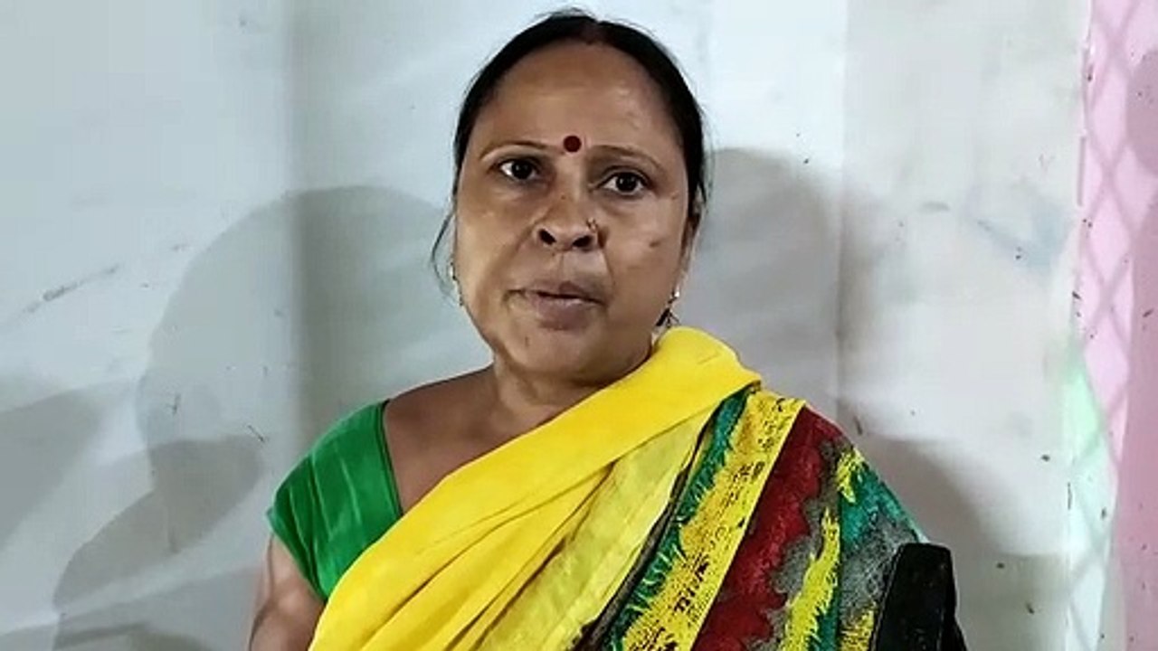 गाड़ी के नीचे आया पालतू कुत्ता, मालिक ने दर्ज क...