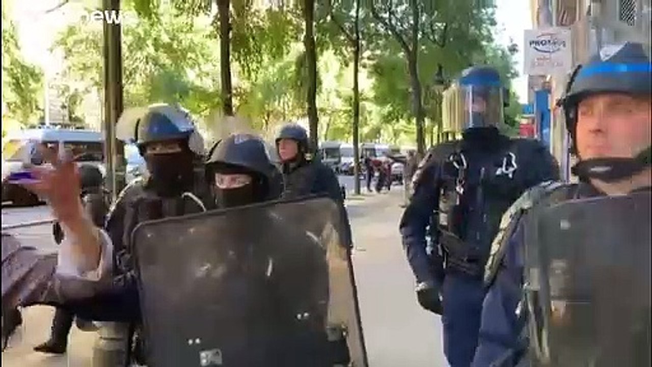 Manifestation à Paris: "Les sans-papiers sont ceux qui souffrent le plus de la crise sanitaire"