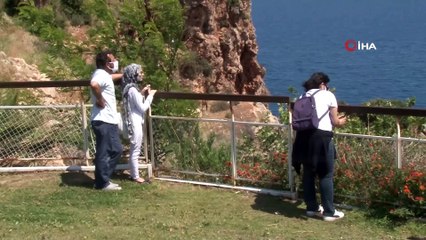 Zıpkınlı dalgıç polisi alarma geçirdi