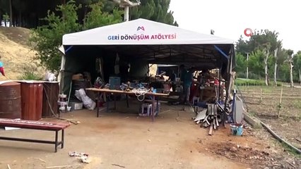 Geri dönüşüm malzemelerinden halka açık alanlara 'kitap durağı' hizmeti