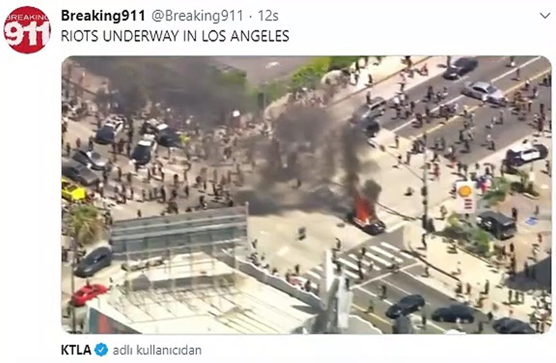 ABD'de Polis Arabası Ateşe Verildi