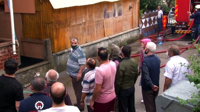 Evlerinin yanışını birbirlerine sarılıp ağlayarak izlediler