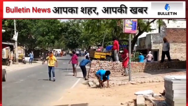 उत्तर प्रदेश के बलिया में पुलिस थाने के सामने जमकर हुई मारपीट