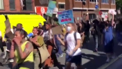 - Londra'da ırkçılığa karşı protesto