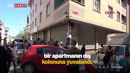 Oğul veren binlerce arıyı çıplak elle topladı