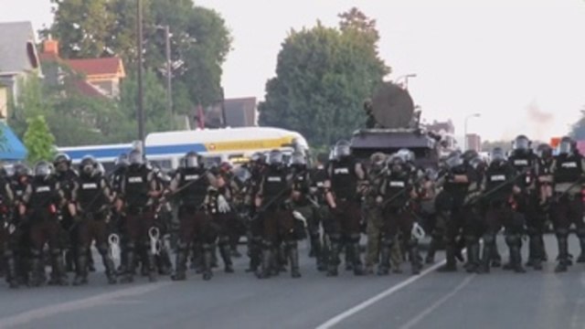 Los disturbios continúan en Mineápolis una noche más