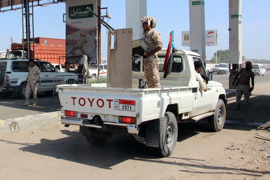 ما وراء الخبر-اتهام المجلس الانتقالي للحكومة اليمنية بعدم حسم المعارك مع الحوثيين