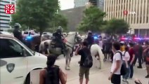 ABD’de atlı polis göstericiyi ezdi
