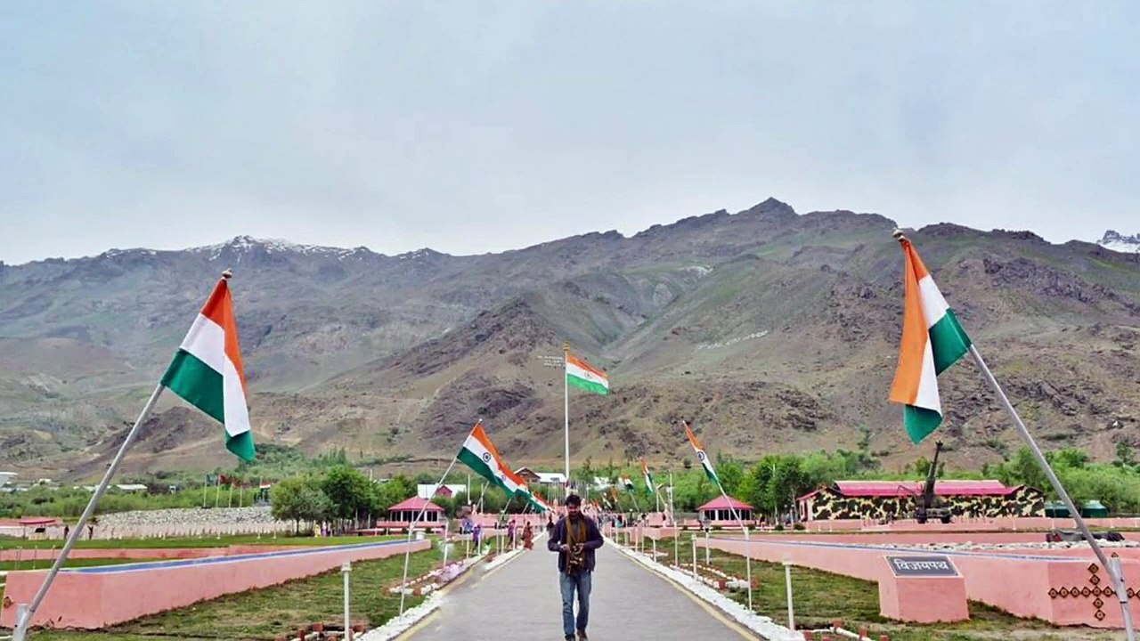 Latest News On Our Neighborhood Countries - China VS India - India And China Stand Off - Relation
