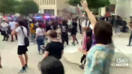 ABD'de atlı polis göstericiyi ezdi