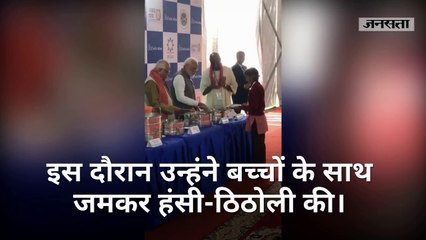जब पीएम ने बच्चों से कहा- तुम सोच रहे होगे कहां से आ गया ये प्रधानमंत्री