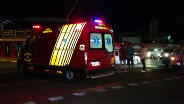 Carro e moto batem em cruzamento no Santa Cruz e motociclista fica ferido