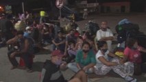 Cerca de 800 venezolanos atrapados en frontera con Colombia ansían regresar a su país