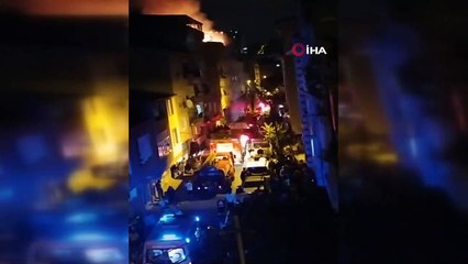 Bağcılar’da iki evin çatısı alev alev böyle yandı