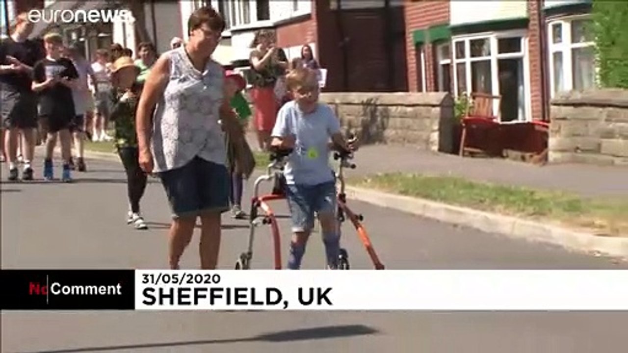 Tobias (9) läuft Marathon mit Rollator - und wird zum Star