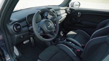 Der neue MINI John Cooper Works GP - Sportwagen-Cockpit mit zwei Sitzplätzen und reduzierter Akustikdämmung