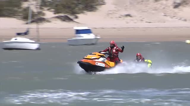 Los socorristas ya entrenan para salvar vidas con el nuevo protocolo por el Covid-19