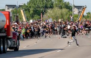 George Floyd protests- Tanker truck drives towards thousands of protesters on bridge in Minneapolis