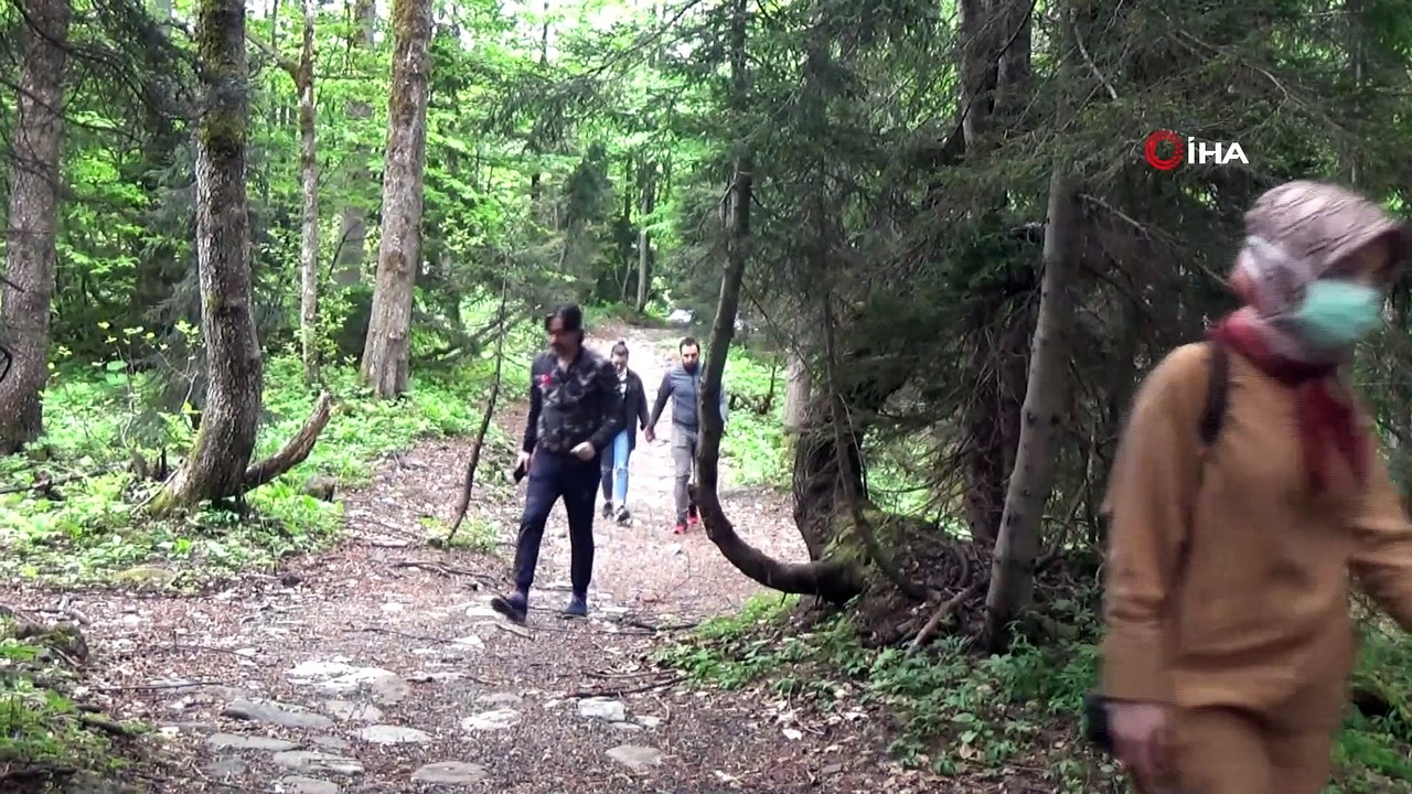 Borçka Karagöl yeniden ziyaretçilerini ağırlamaya başladı