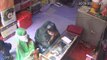 ज्वेलरी की दुकान में महिला चोर की करतूतें सीसीटीवी कैमरे में हुई कैद