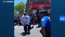 ABD'de polis memurları 'polis şiddetine' karşı protestolara diz çökerek destek verdi
