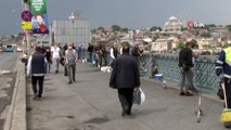 Yasağın kalkmasıyla Galata Köprüsü'ne balık tutmaya koştular