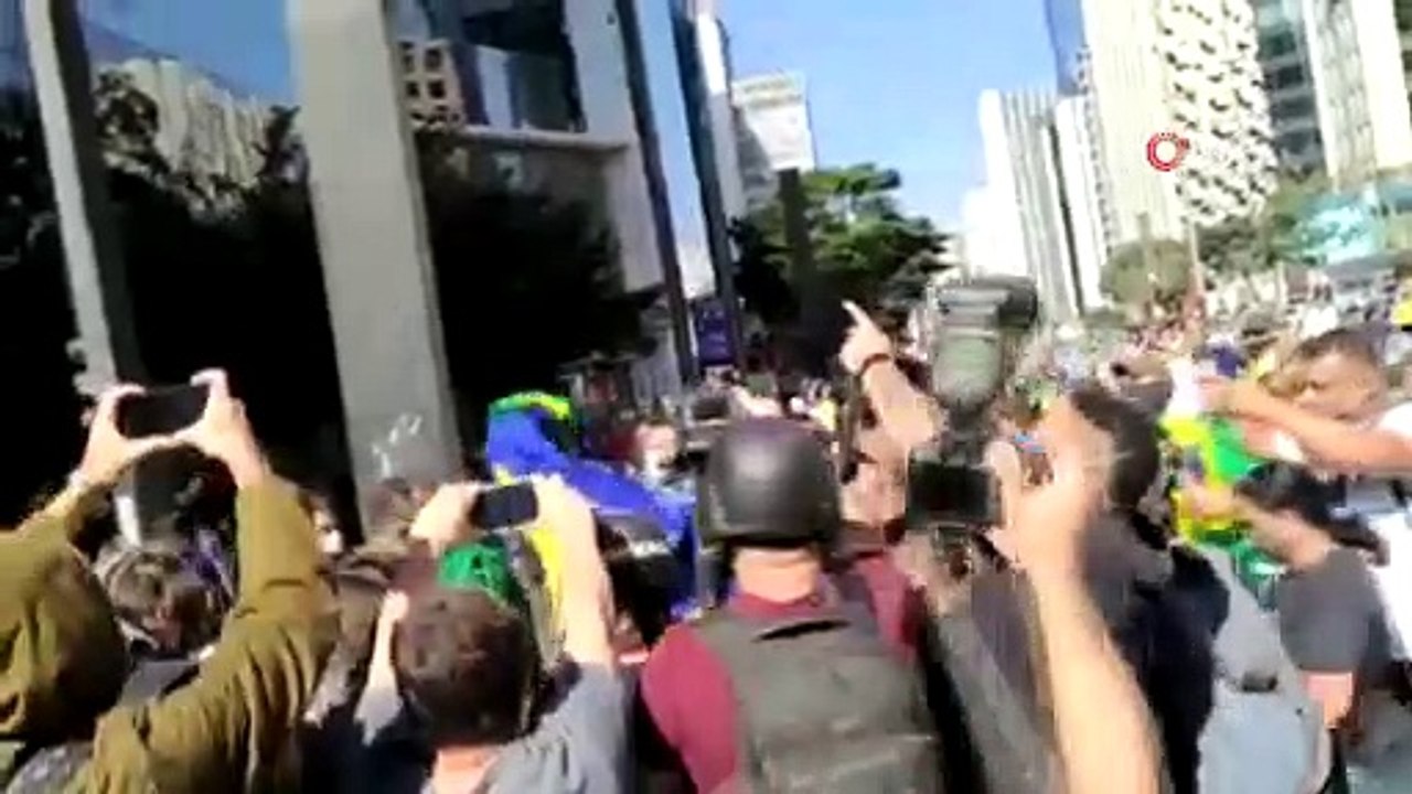 Brezilya'da Bolsonaro Yanlıları Ve Karşıtları K...