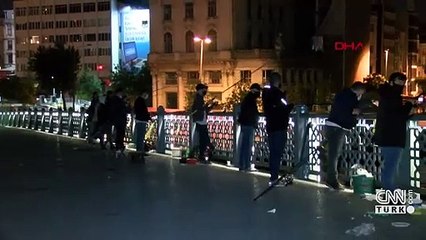 Sosyal mesafeyle balık tuttular