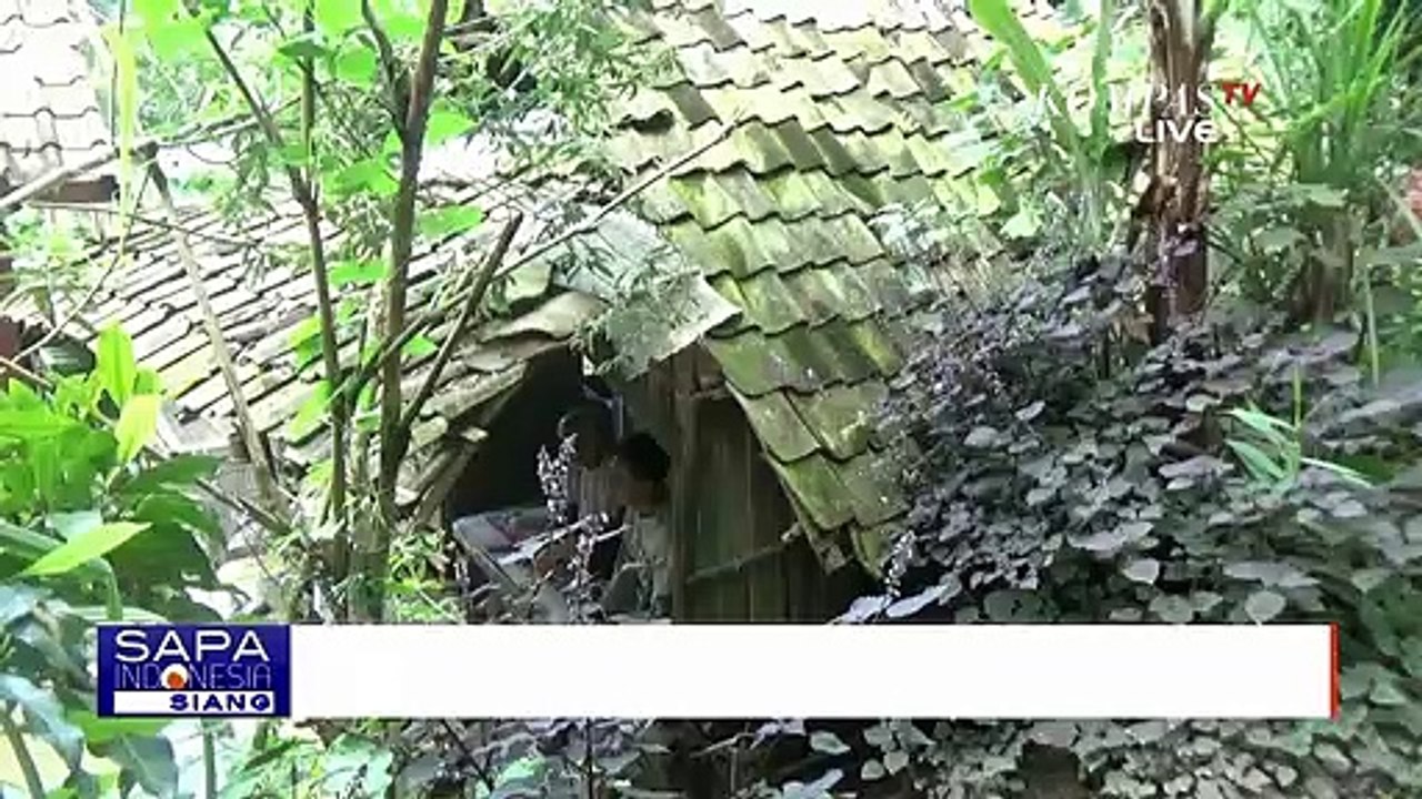 Kisah Satu Keluarga Tinggal di Rumah Tak Layak Huni Selama Puluhan Tahun