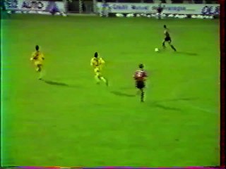 Video herunterladen: 22/09/93 : Pierre-Yves André (42') : Saint-Brieuc - Rennes (2-2)