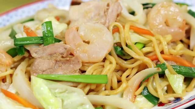 Seafood Yakisoba Noodles Recipe (Stir-Fried Noodles with Shrimp Squid and Pork) - Cooking with Dog